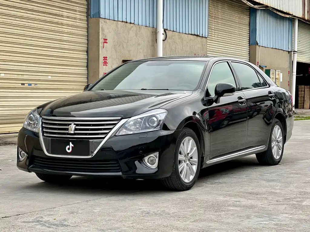 Toyota Crown 2013