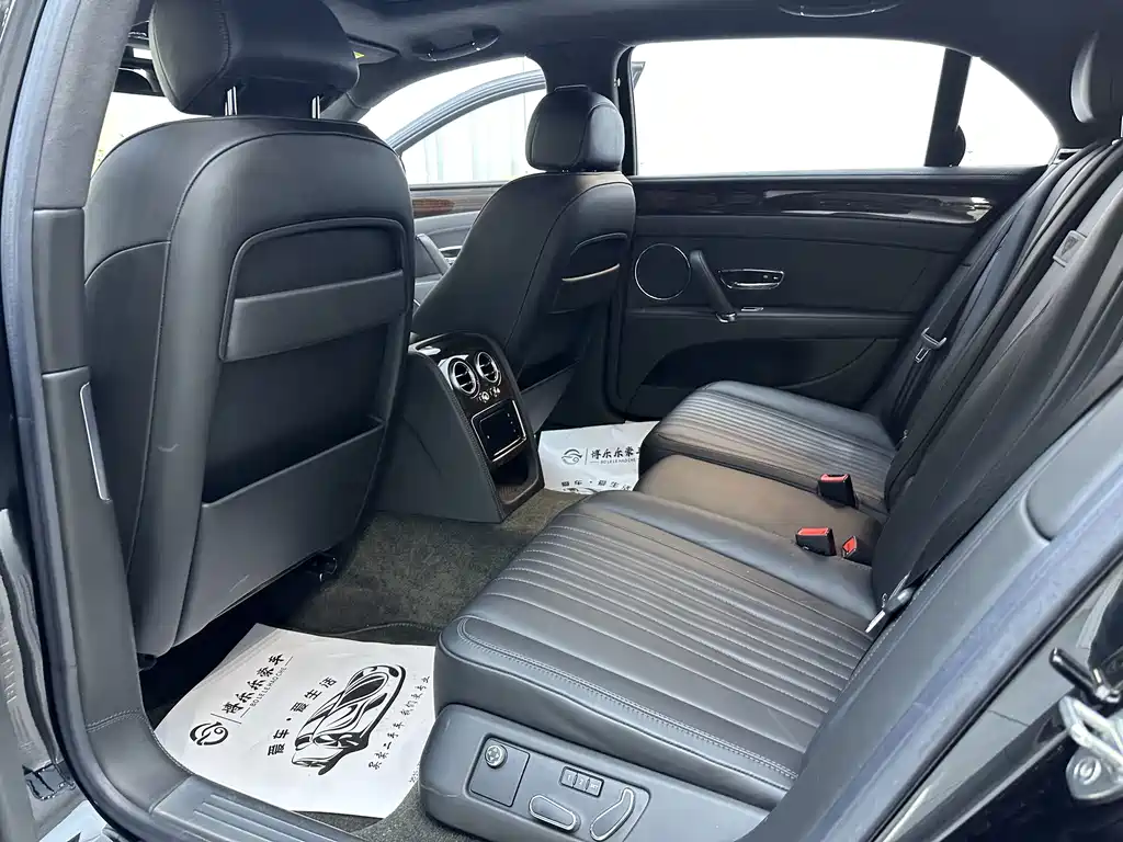 Bentley Flying Spur — миниатюра 8
