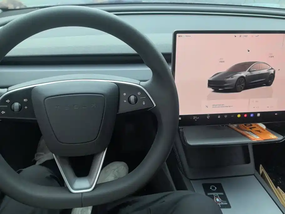 Tesla Model 3 — миниатюра 12