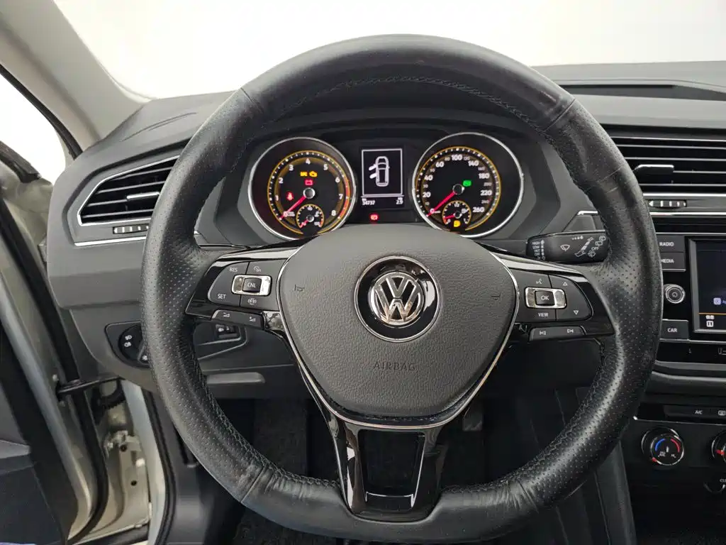 Volkswagen Tiguan L — миниатюра 9