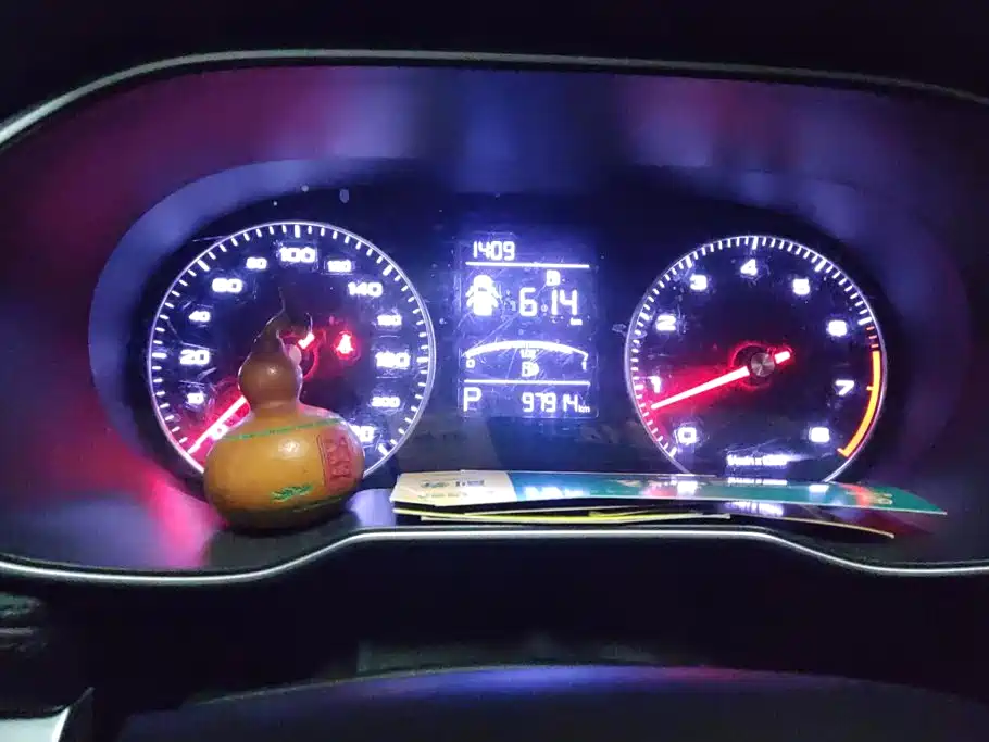 Roewe RX3 — миниатюра 13