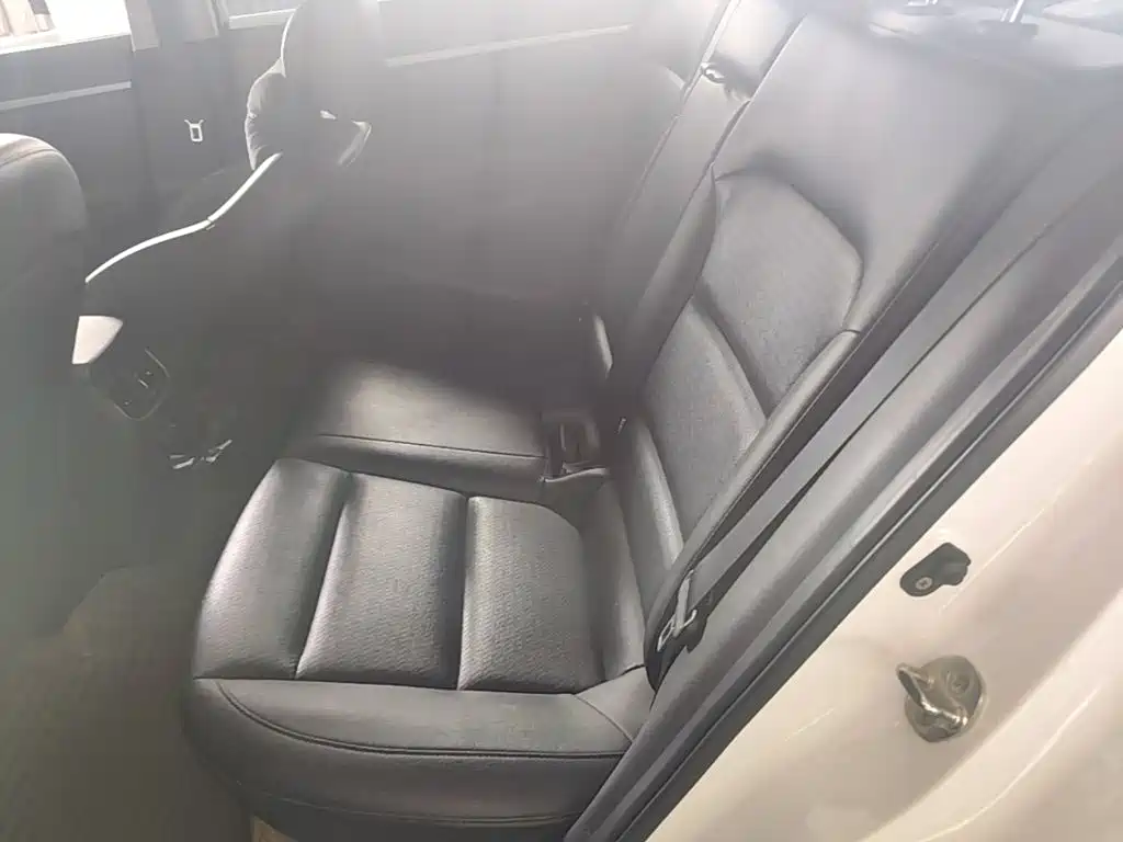 Hyundai Elantra — миниатюра 17