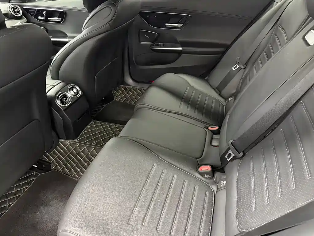 Mercedes-Benz C-Class — миниатюра 6