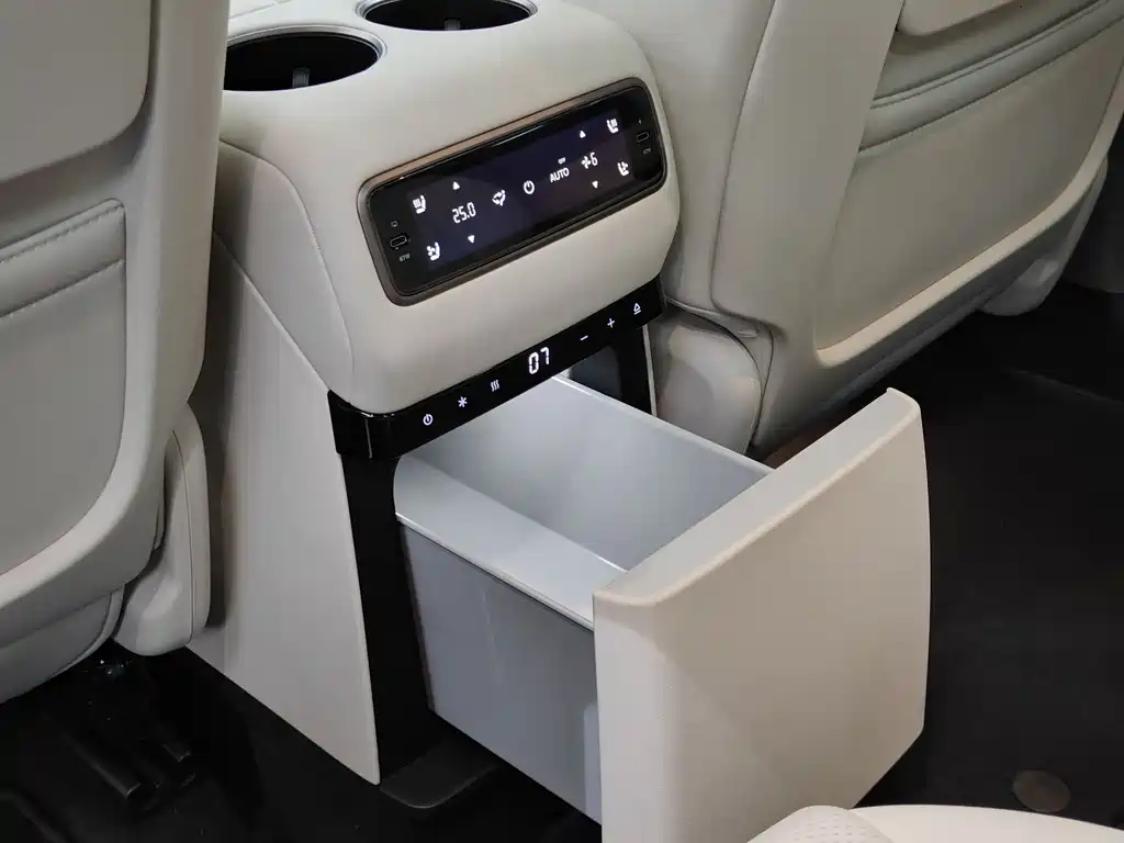 Li Auto i8 2025 Standard