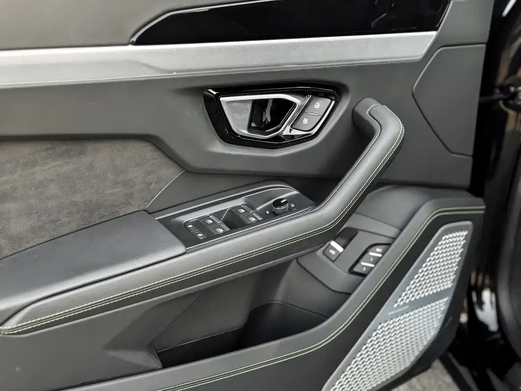 Lamborghini Urus - фото 8
