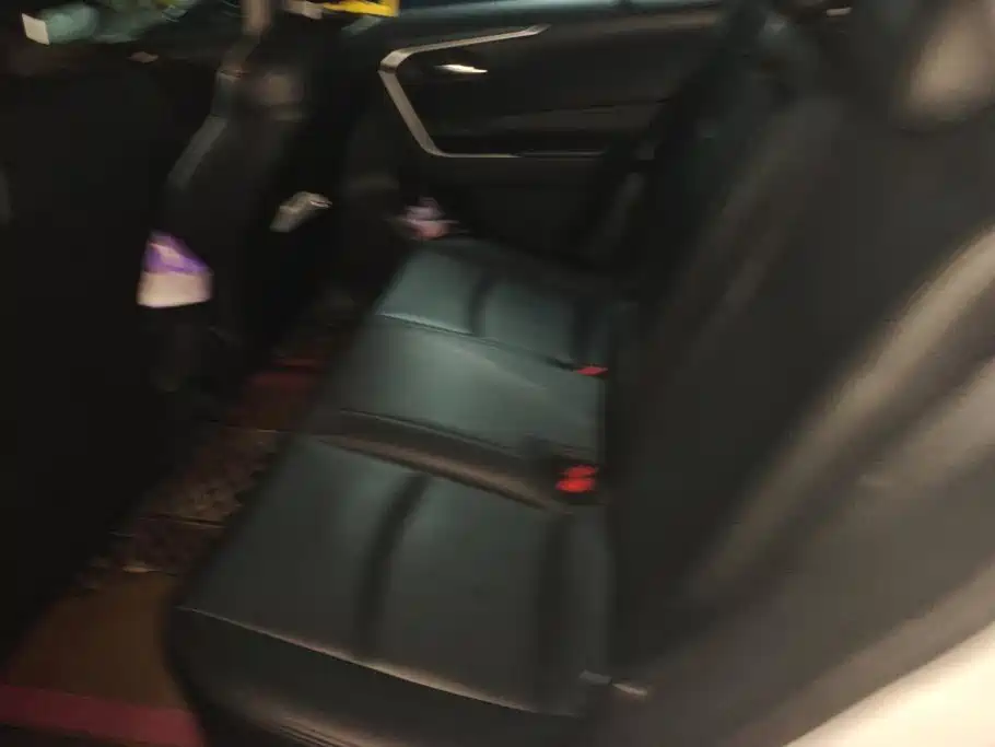 Toyota RAV4 — миниатюра 11