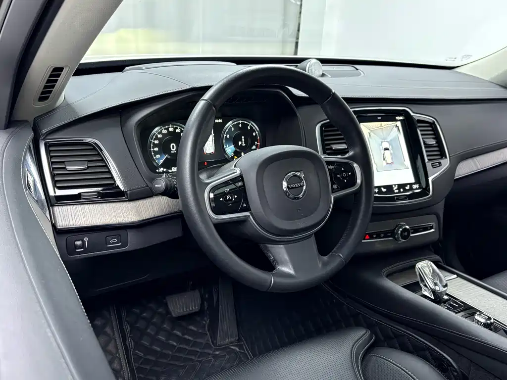 Volvo XC90 — миниатюра 5