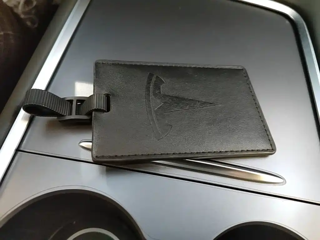 Tesla Model Y — миниатюра 9