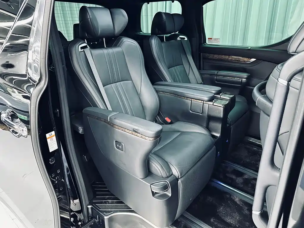 Toyota Alphard — миниатюра 20