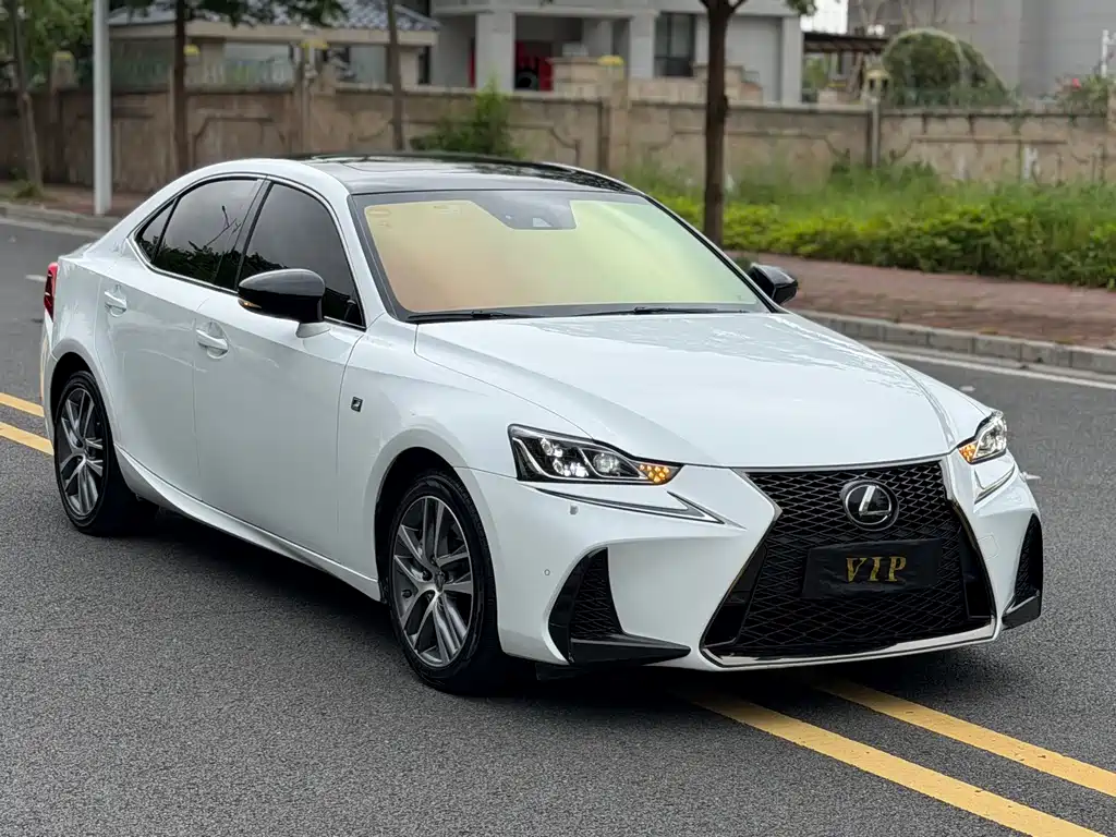 Купить Lexus IS