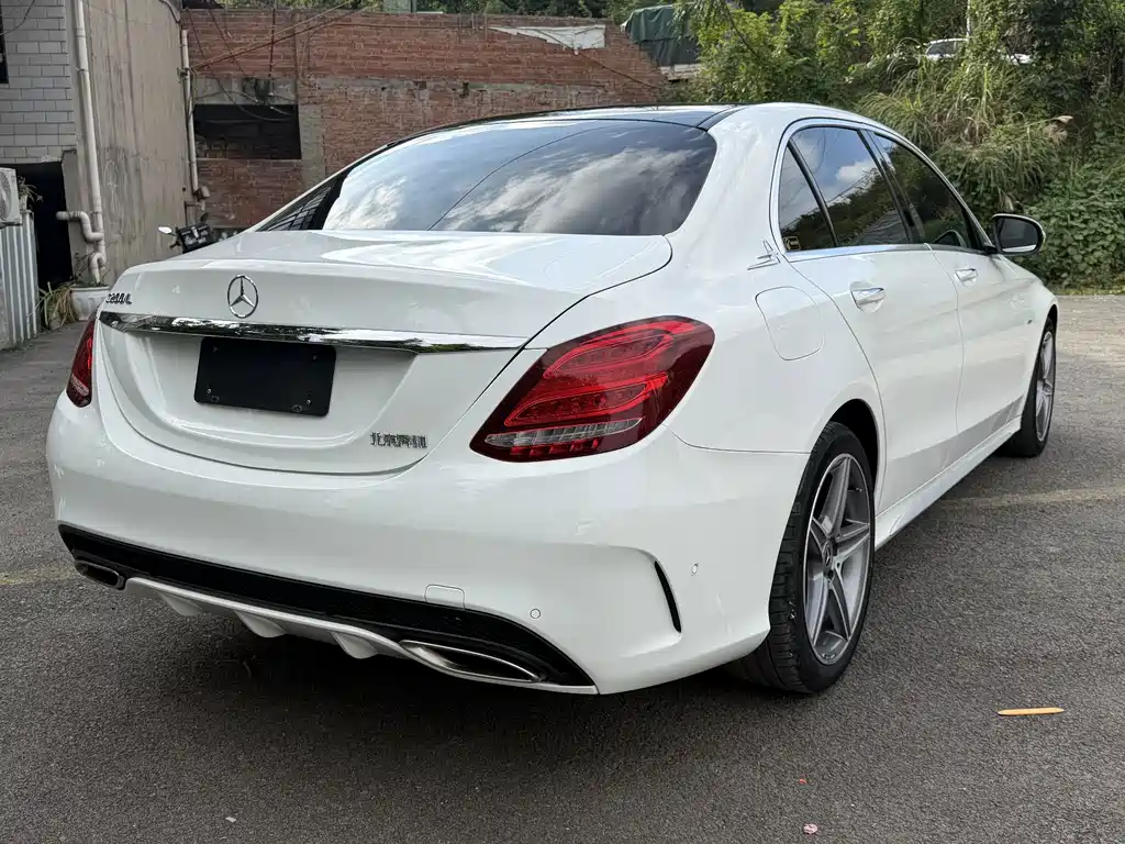 Mercedes-Benz C-Class — миниатюра 13