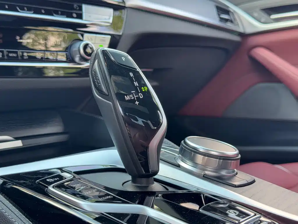 BMW 5 Series — миниатюра 10