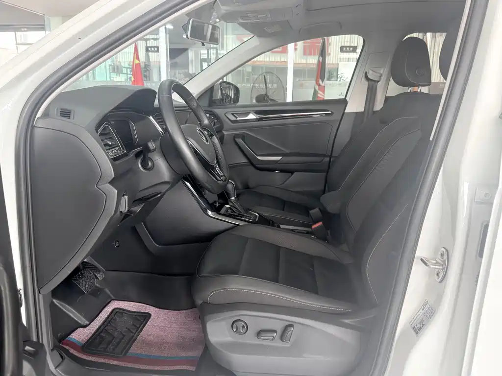 Volkswagen T-Roc — миниатюра 4