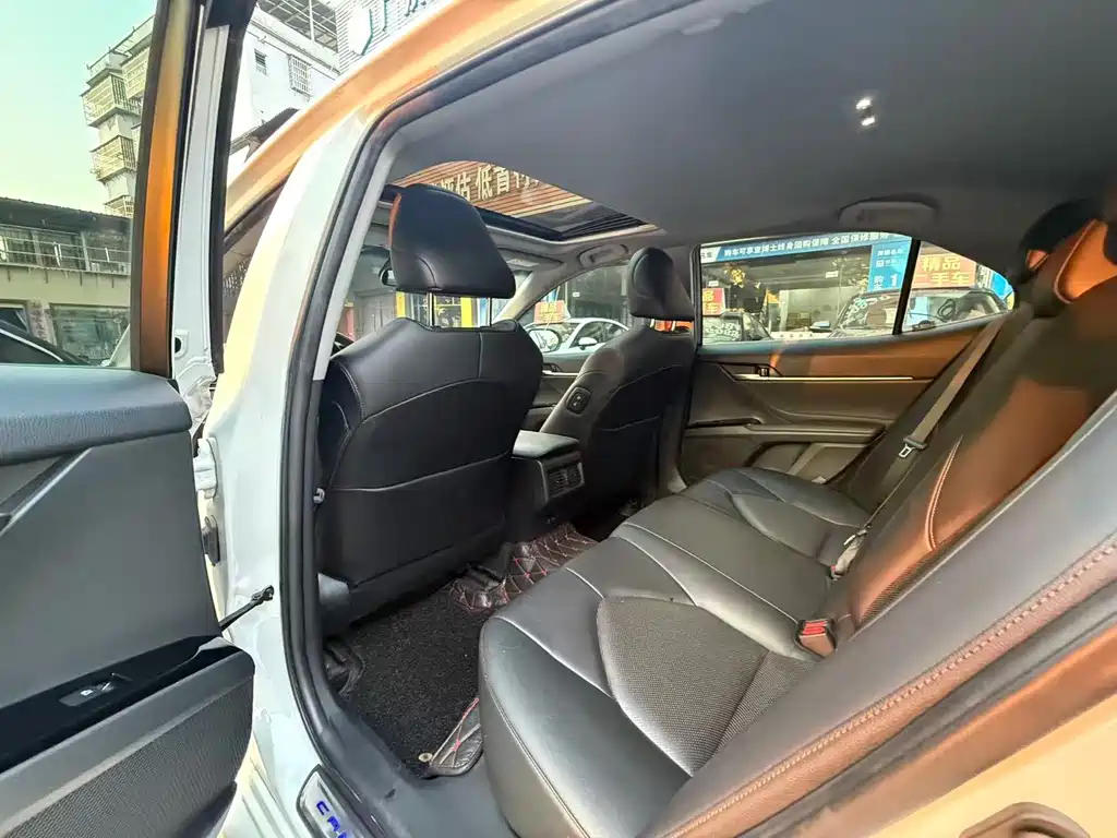 Toyota Camry — миниатюра 8