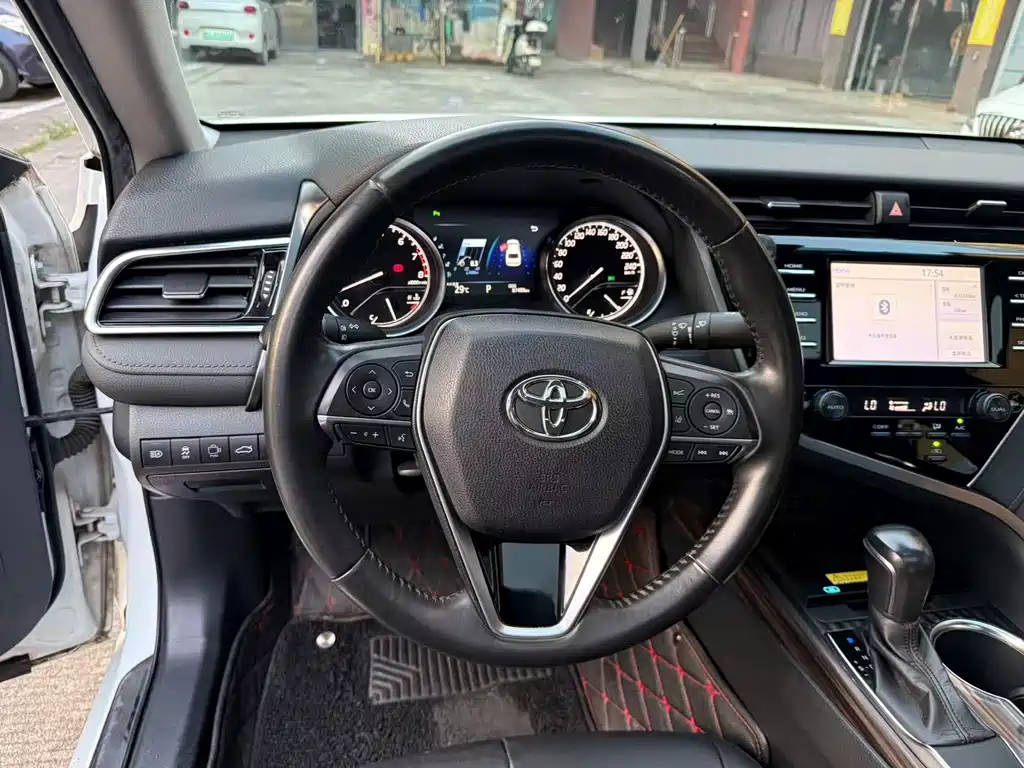 Toyota Camry — миниатюра 14