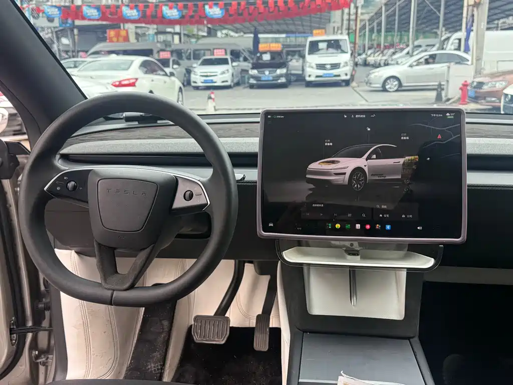 Tesla Model Y L — миниатюра 12
