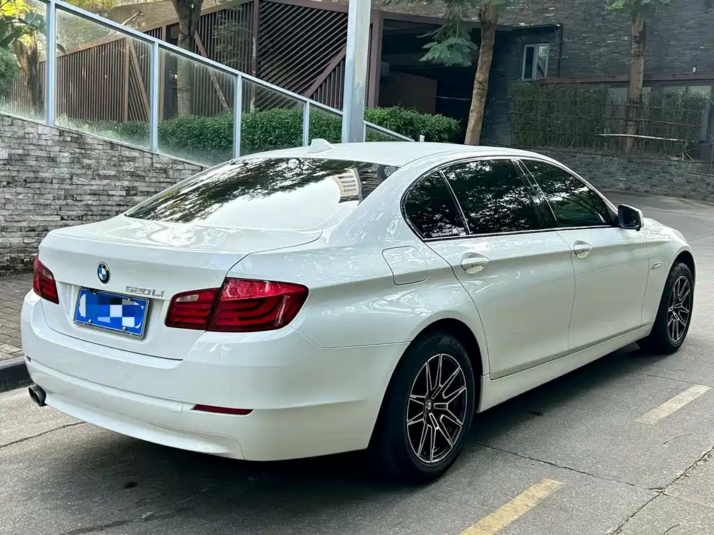 BMW 5 Series — миниатюра 8