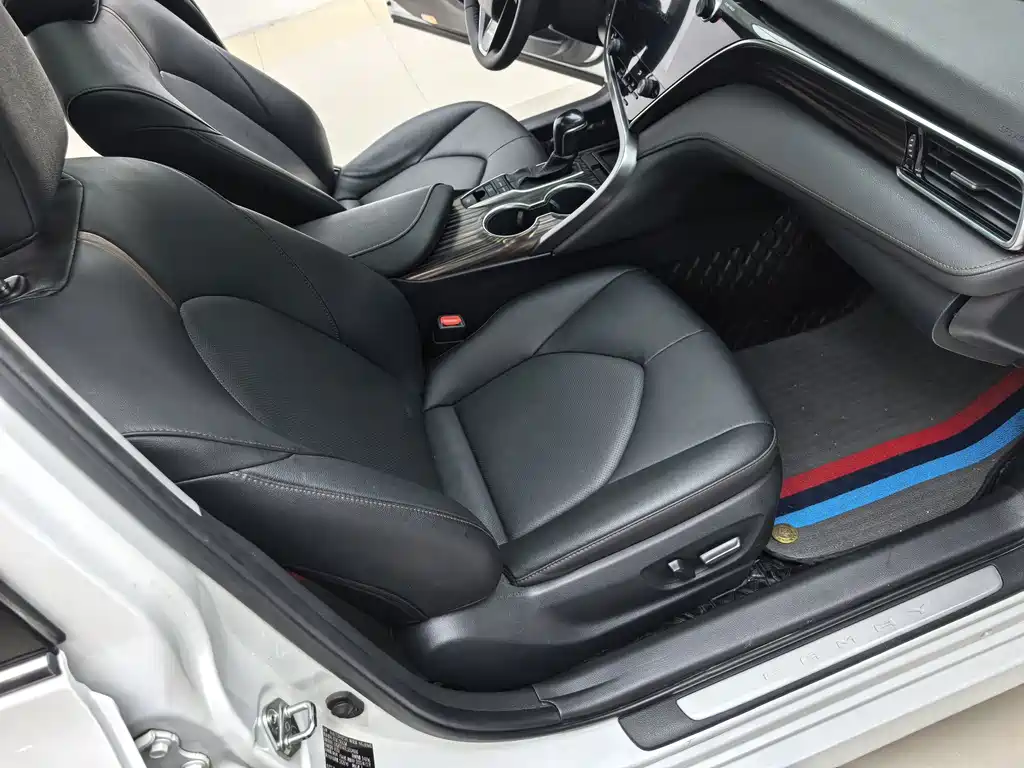 Toyota Camry — миниатюра 11