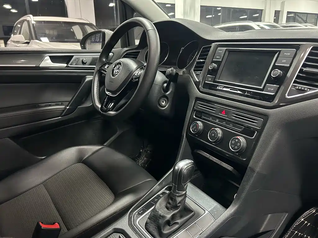 VOLKSWAGEN GOLF*JIAYU