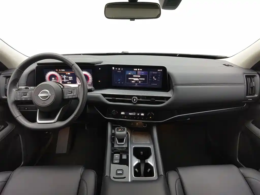 NISSAN EXPLORING THE LAND