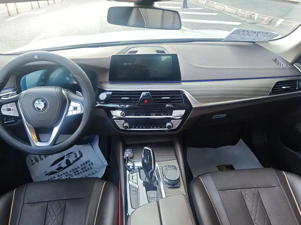 BMW 5 Series — миниатюра 11