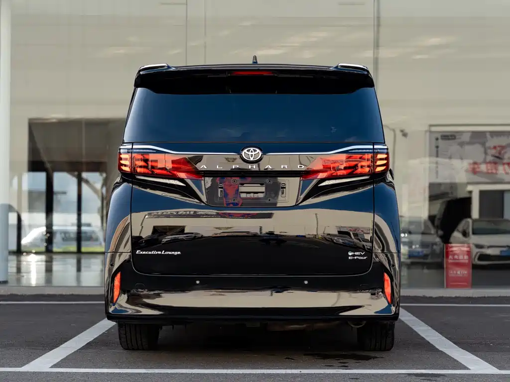 Toyota Alphard — миниатюра 13