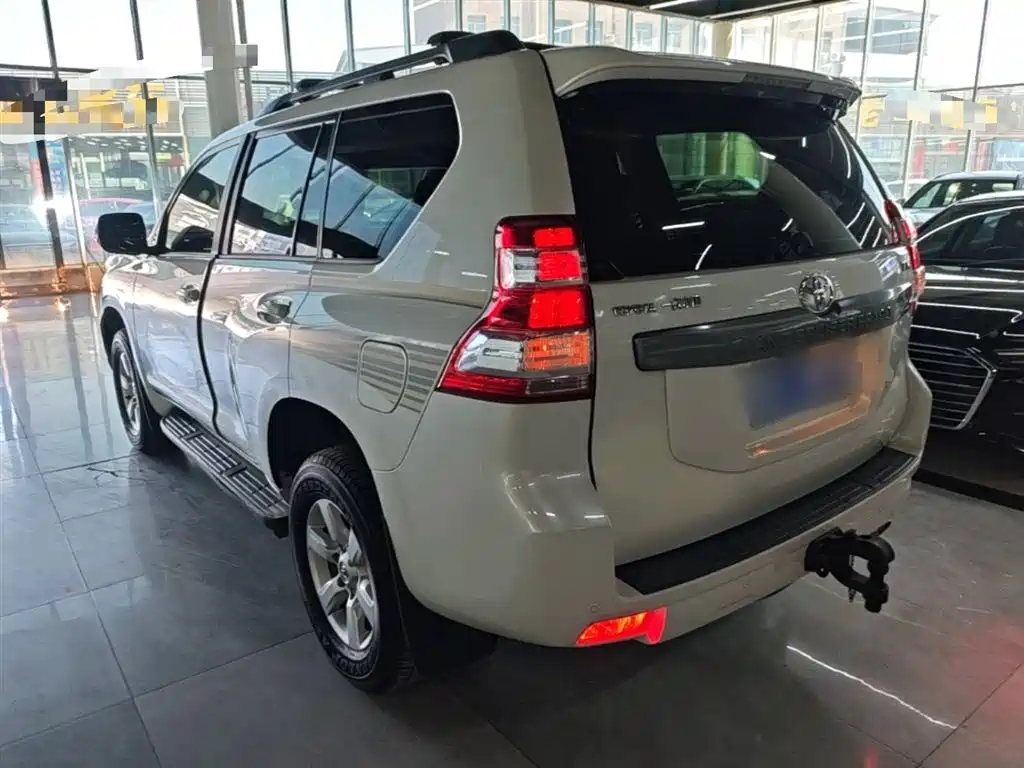Toyota Land Cruiser Prado 2016 2.7L AT Standard