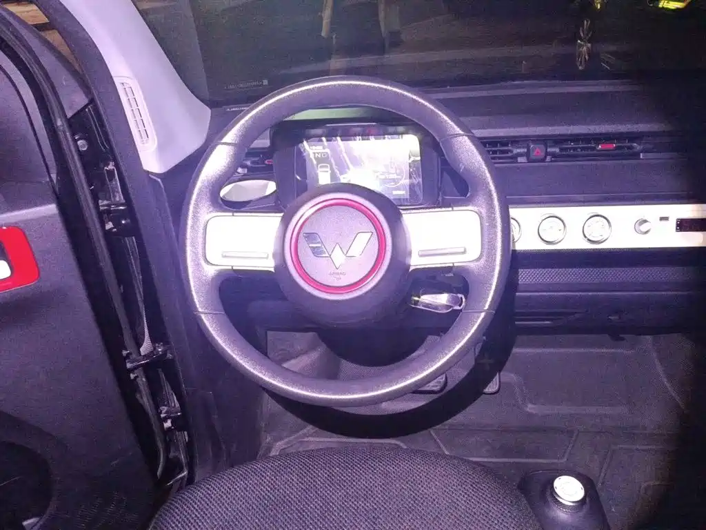 Wuling MINIEV — миниатюра 6