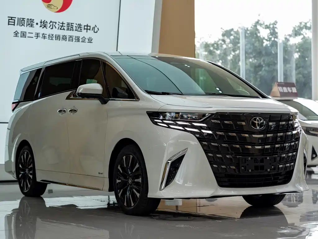 Toyota Alphard — миниатюра 3