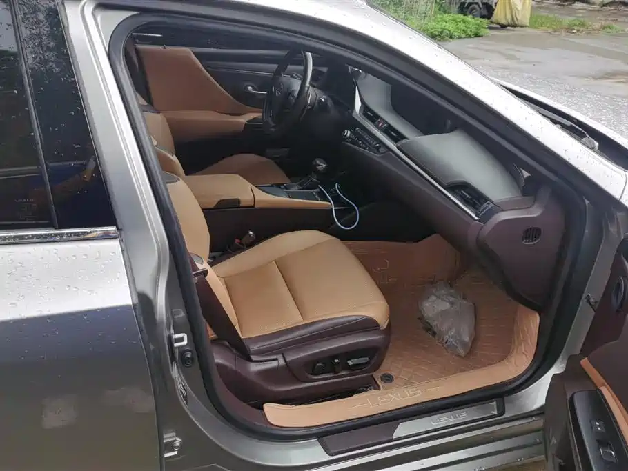 Lexus ES 2020 200