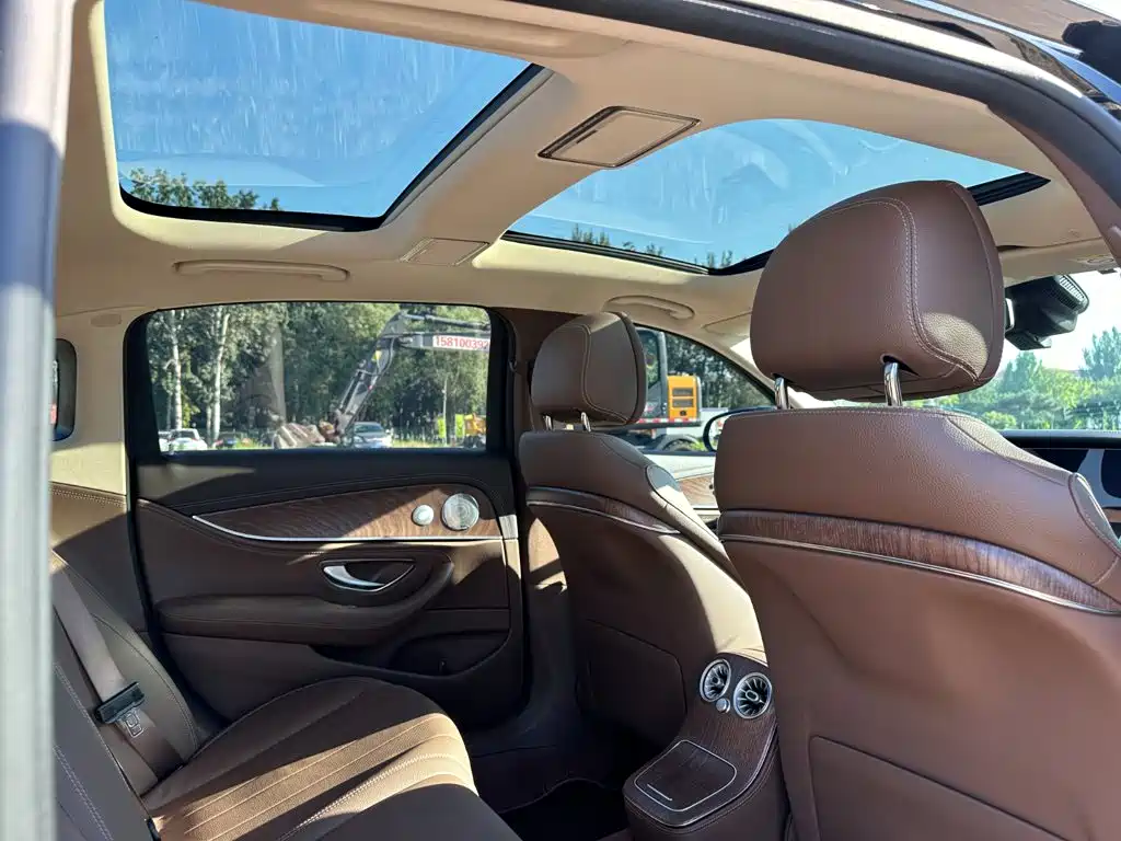 Mercedes-Benz E-Class — миниатюра 18
