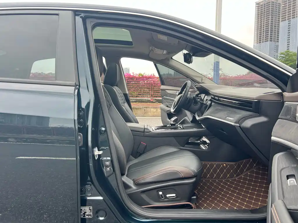 DONGFENG YI HYUN MAX