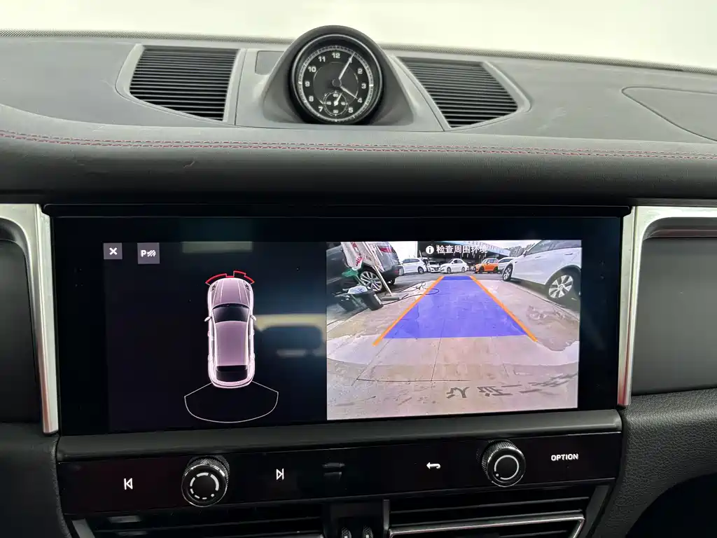 Porsche Macan — миниатюра 17