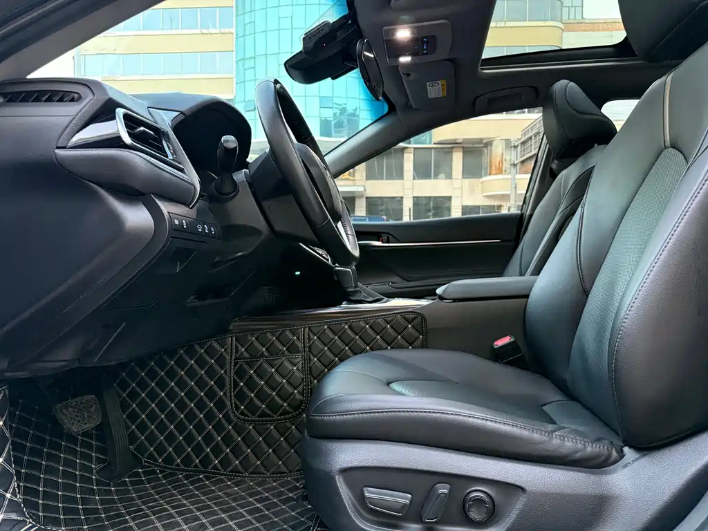 Toyota Camry 2019 2.5G Luxury V