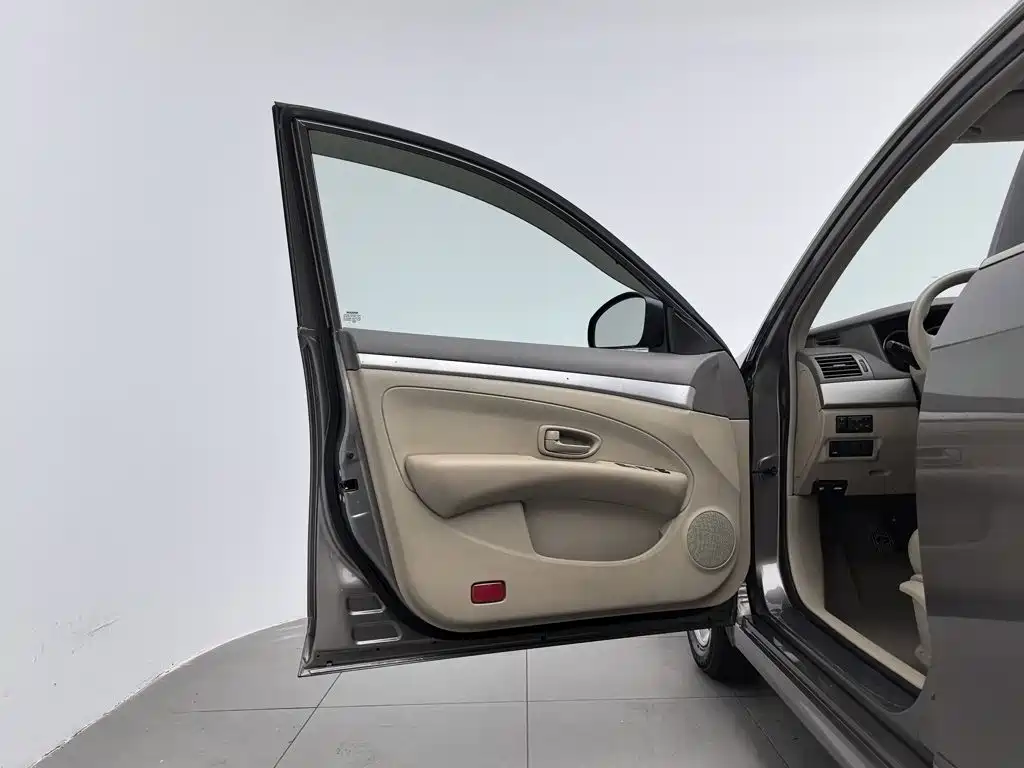 Nissan Sylphy — миниатюра 8