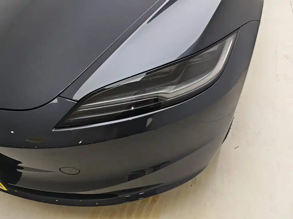 Tesla Model 3 — миниатюра 24