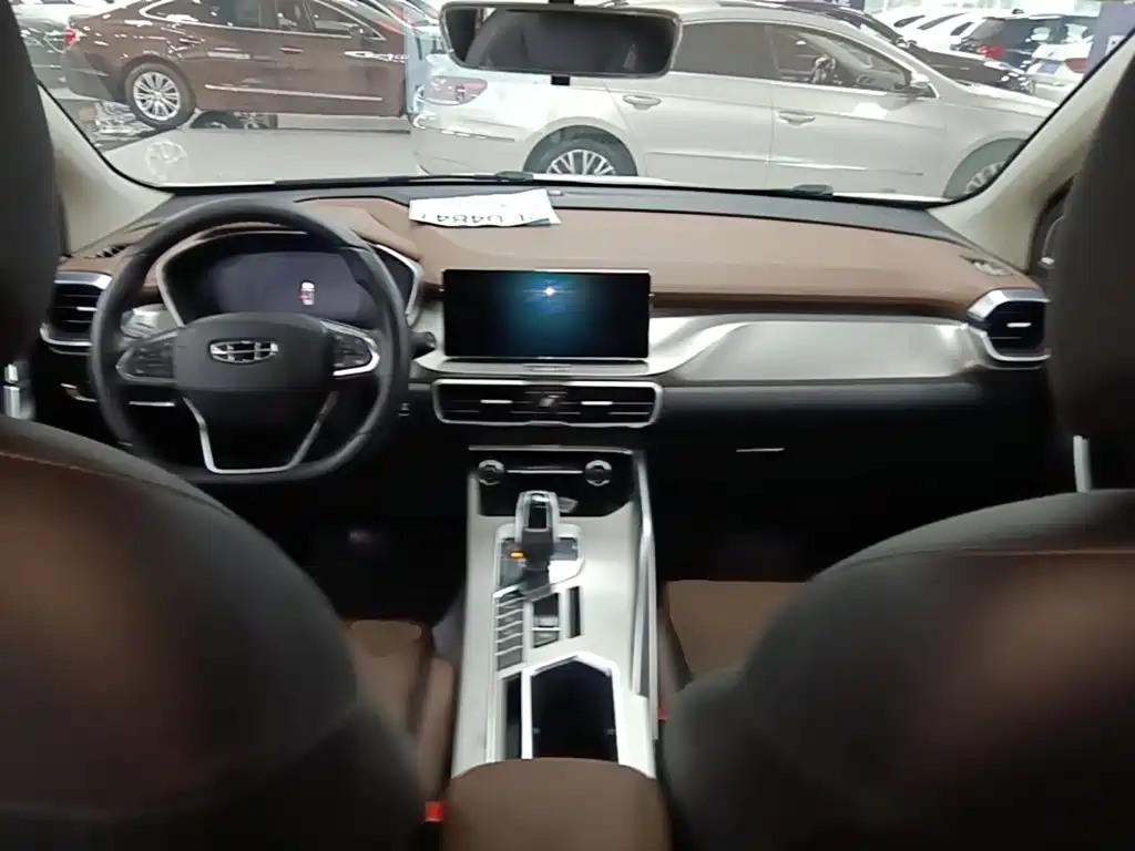 Geely Binyue — миниатюра 10