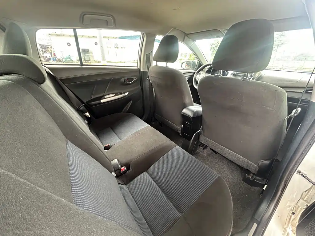 Toyota Yaris L — миниатюра 7