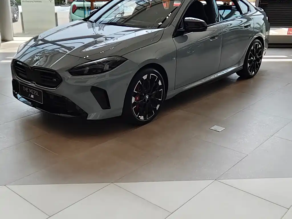 BMW M235L 2026 M235L