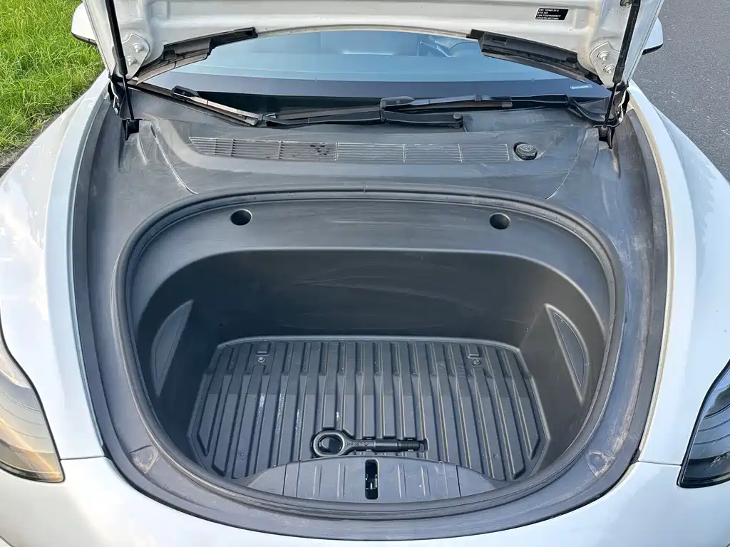 Tesla Model 3 — миниатюра 19