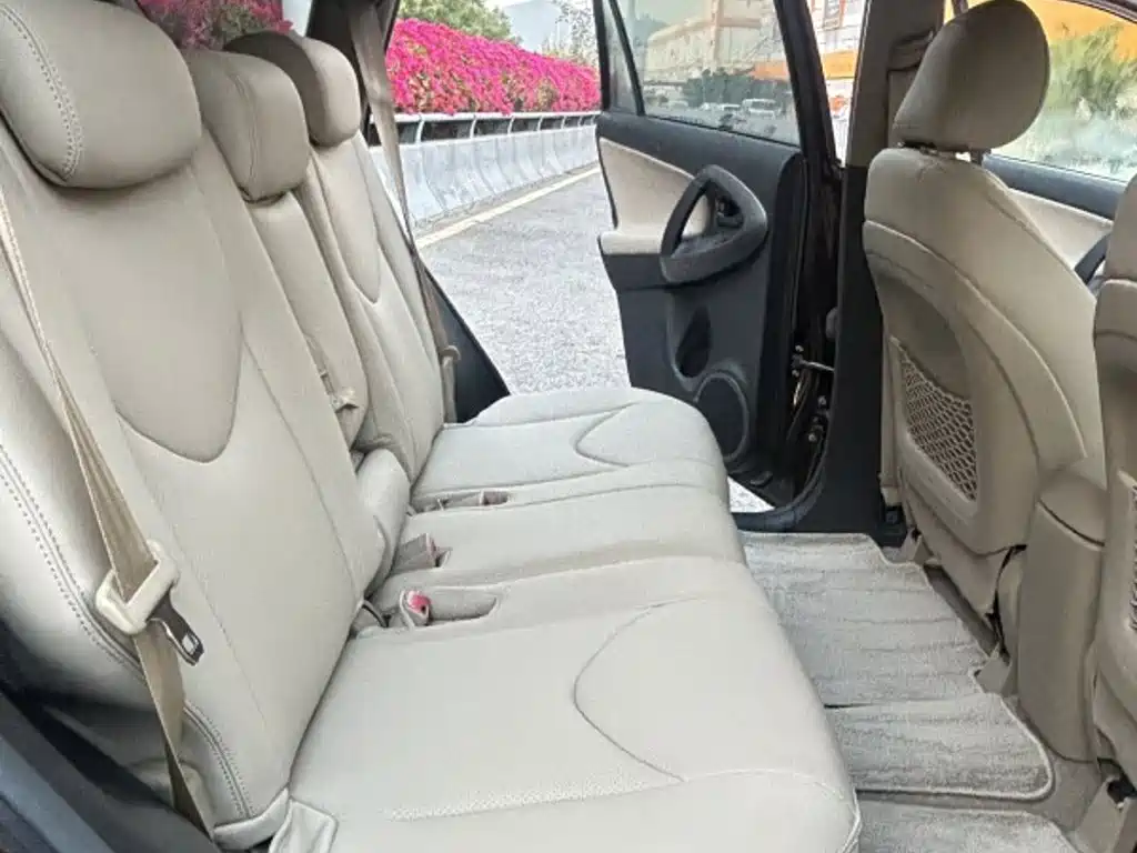 Toyota RAV4 — миниатюра 11