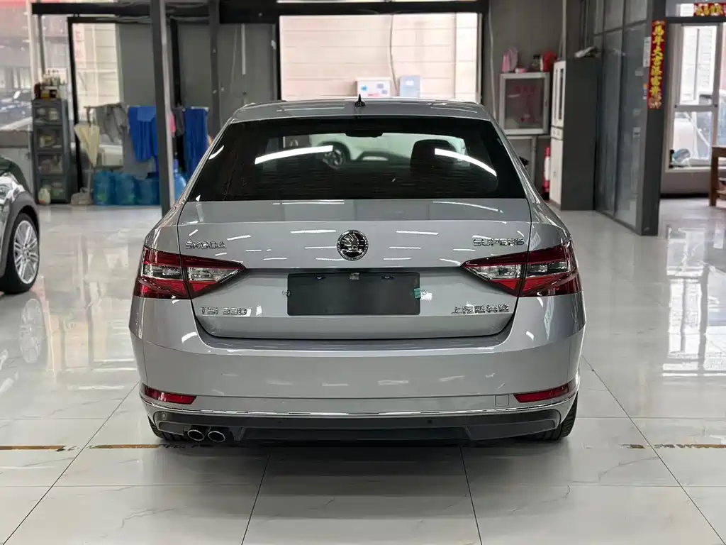 Skoda Superb — миниатюра 6