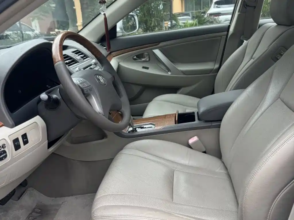 Toyota Camry — миниатюра 7
