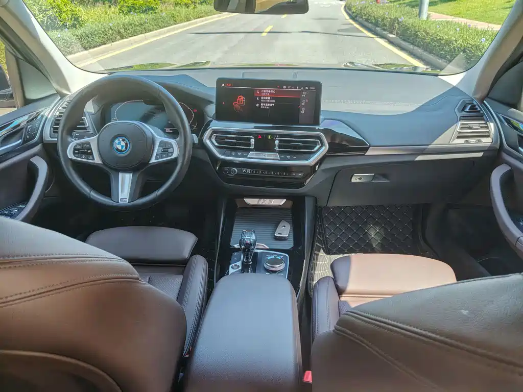 BMW iX3 — миниатюра 8