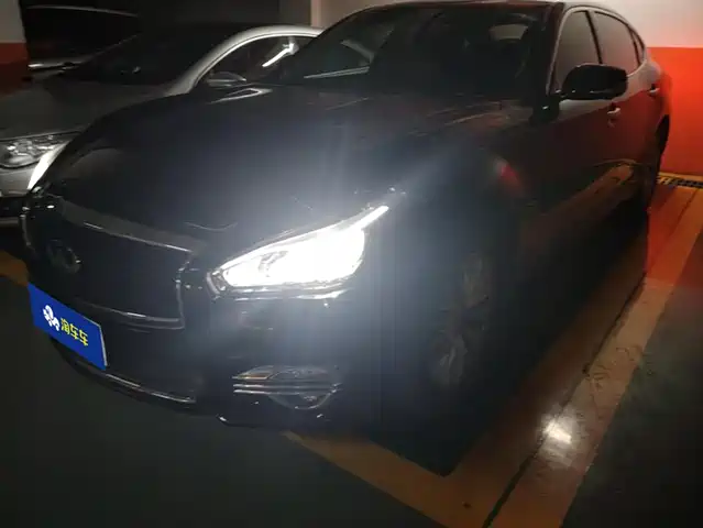 INFINITI  Q70 2018