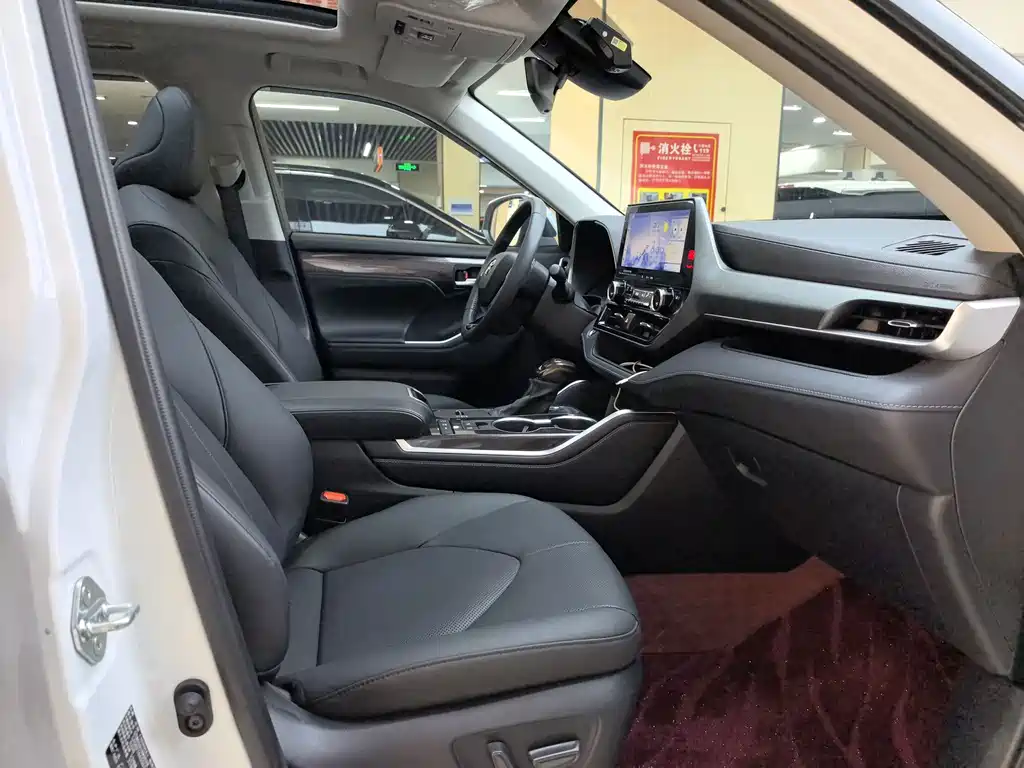 Toyota Highlander 2024 2.5L Luxury 7 мест