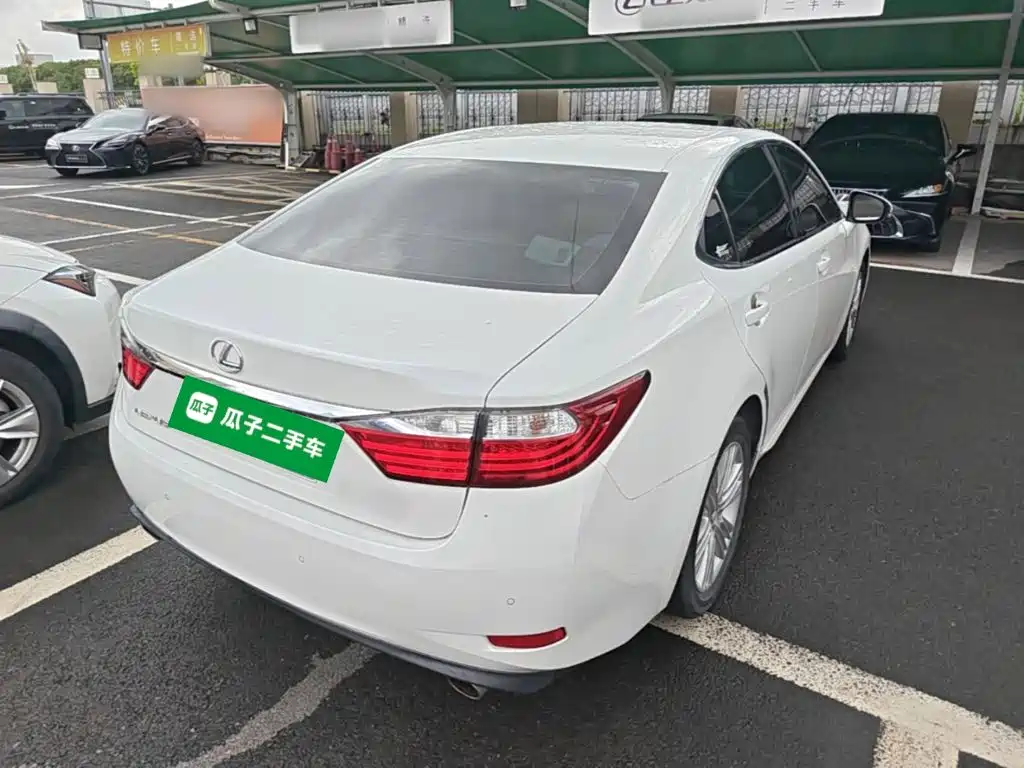 Lexus ES — миниатюра 7