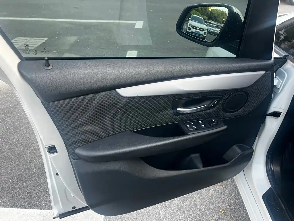 BMW 2 Series Active Tourer (Import) — миниатюра 8