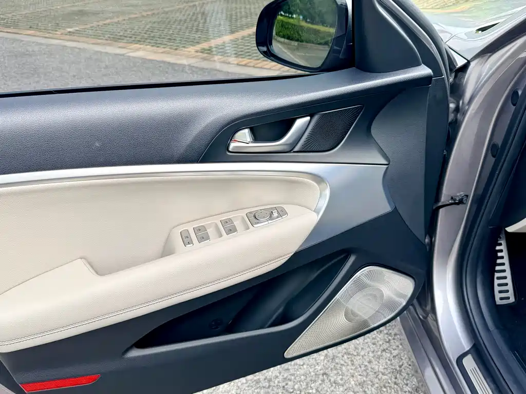 Genesis G70 2021 2.0T Luxury