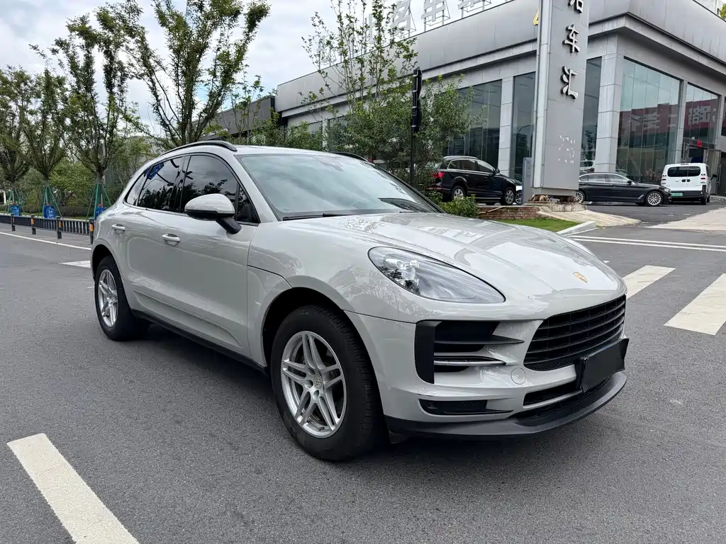 Porsche Macan — миниатюра 3
